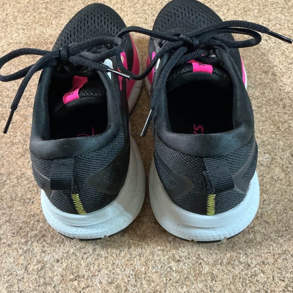 Brooks Women's Athletic Shoes in Black and Pink - Picture 7 of 7